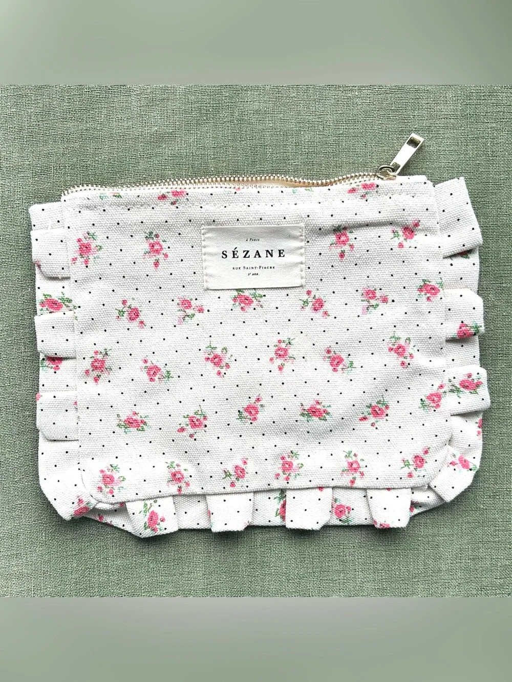 SÉZANE PARIS “froufrou pouch”ruffled floral cosmetic case  ⭐️NEW⭐️